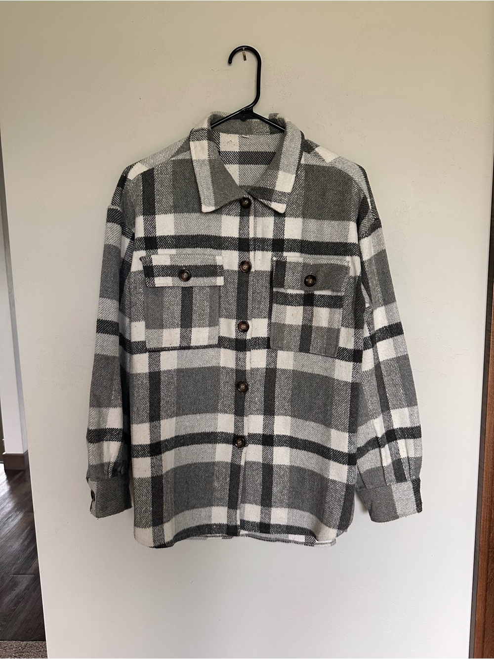 Women’s Gray & White Plaid Button-Up Shacket Size Medium